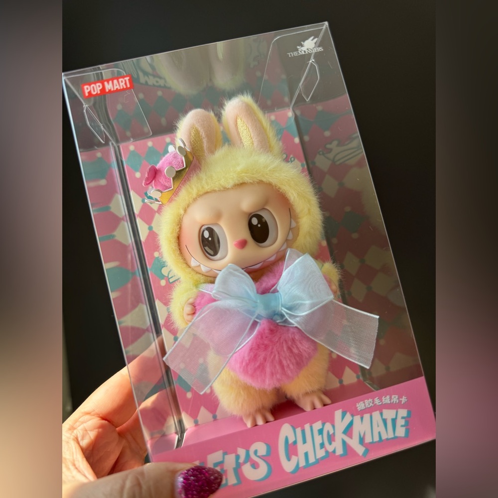 (NEW) THE MONSTERS Let's Checkmate Series-Vinyl Plush Hanging Card (QUEEN)